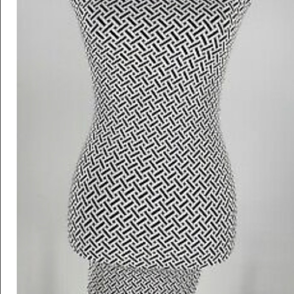 Bin 2C Bebe Black And White Short Sleeve Stretch Bodycon Dress Size M/L - Picture 7 of 9